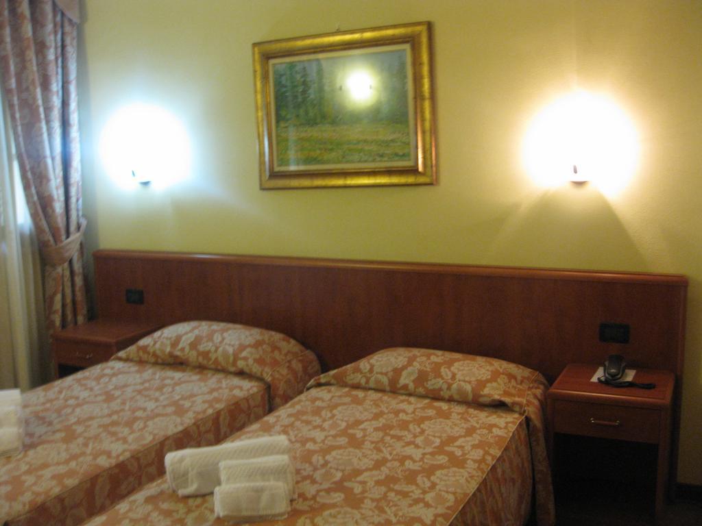Albergo Giardino Sannazzaro de' Burgondi Pokoj fotografie